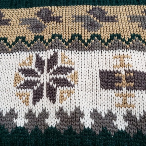 Northwest Territory Green and White Crewneck Sweater - Picture 5 of 12